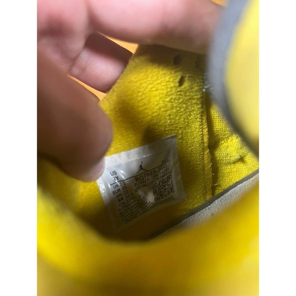 Nike Air Jordan 4 Retro PS 'Lightning' 2021 BQ7669-700 Youth Size 3Y - Picture 7 of 7